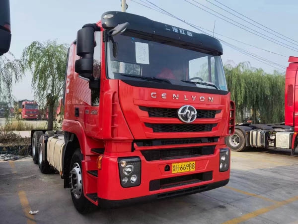 二手红岩杰狮牵引车