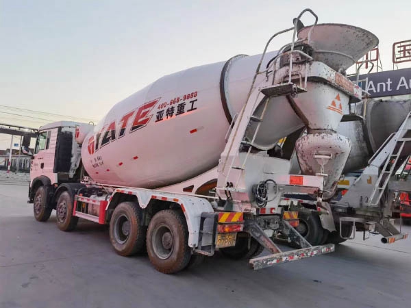 二手豪沃搅拌车