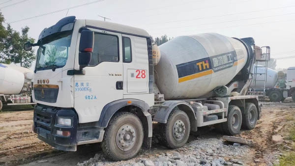 二手豪沃搅拌车