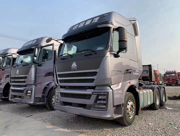 二手豪沃TH7 480马力牵引车