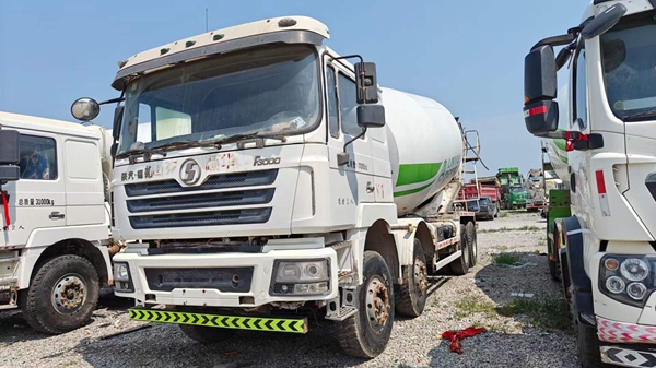 二手德龙搅拌车罐车