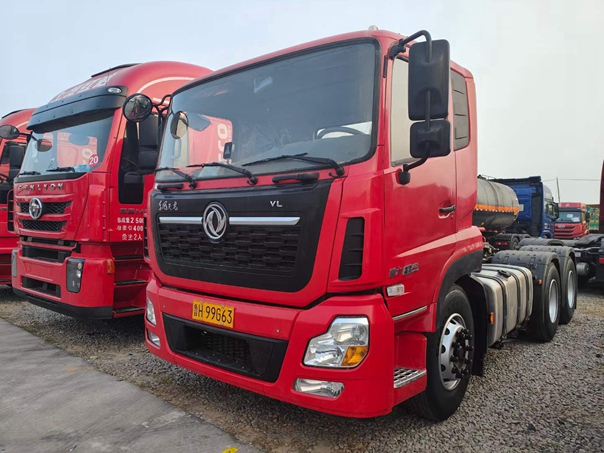 东风天龙VL平顶牵引车