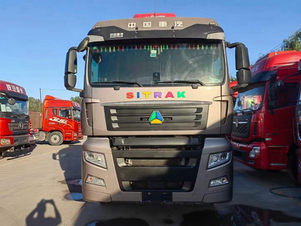 汕德卡G7复合板牵引车