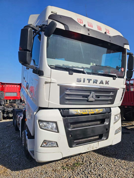 二手重汽汕德卡牵引车报价