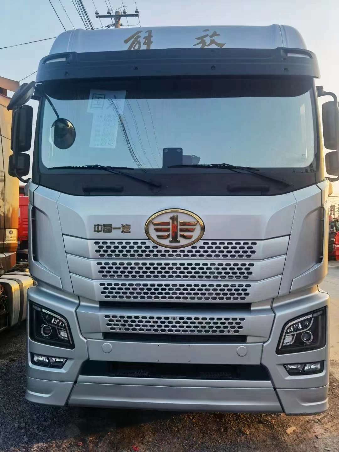 解放JH6 560马力ac米兰的体育
