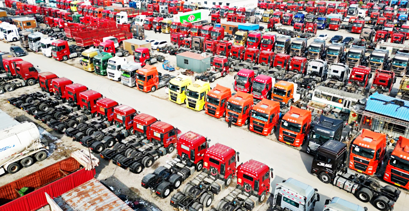 ac米兰合作体育平台
专访|货车司机的轨迹：以路为家的心灵之旅