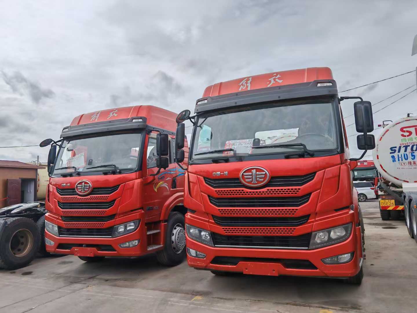 梁山华通二手货车市场里的老货车情缘：安全行驶 不超载