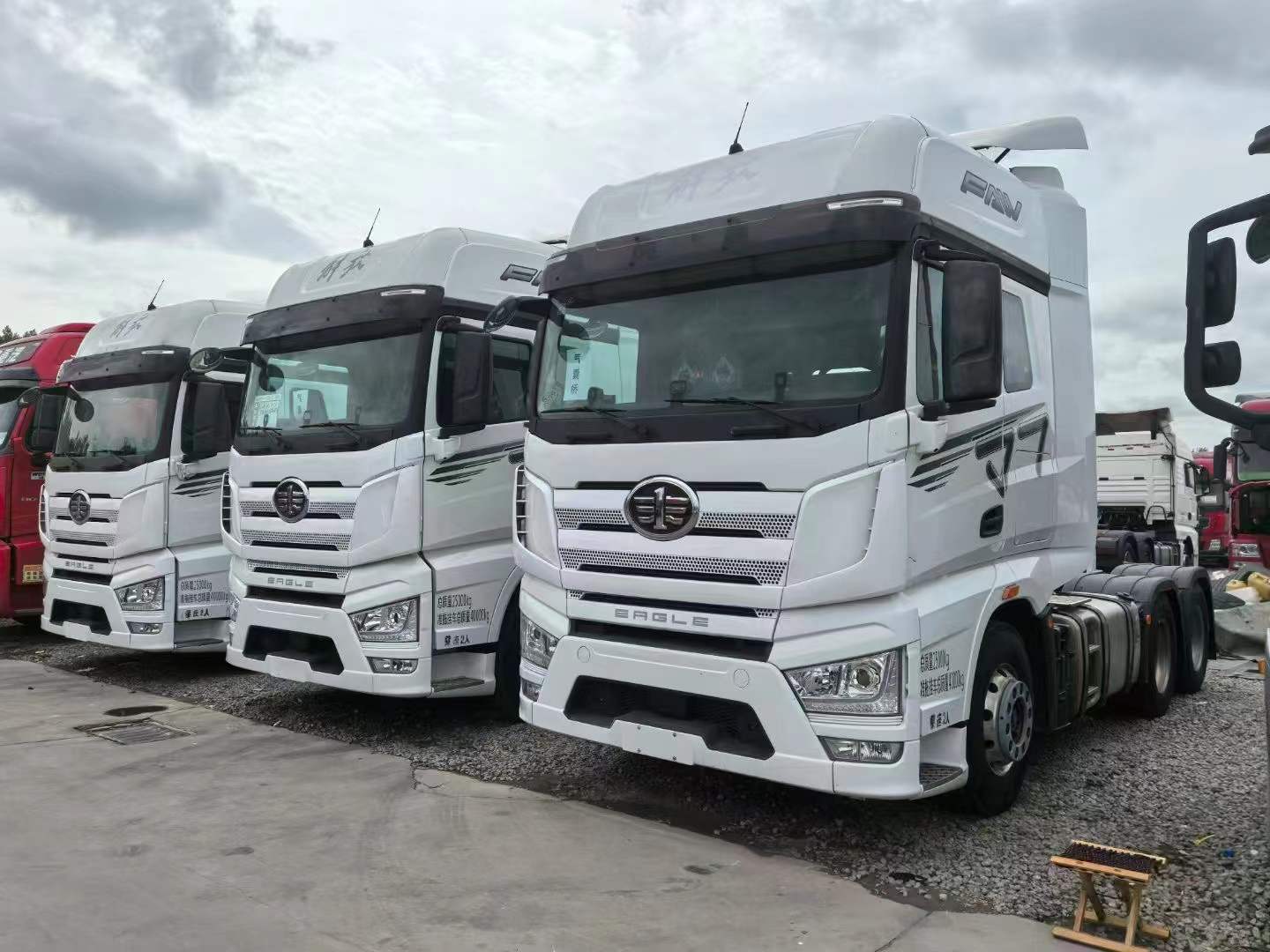 二手半挂牵引车报价如何评估?